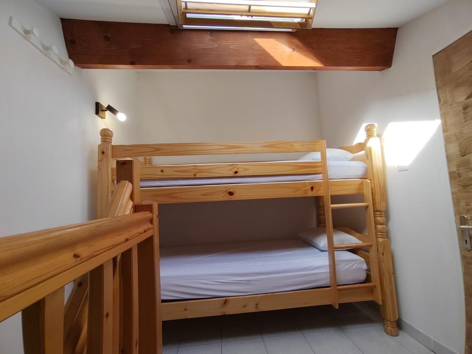 bunk bed