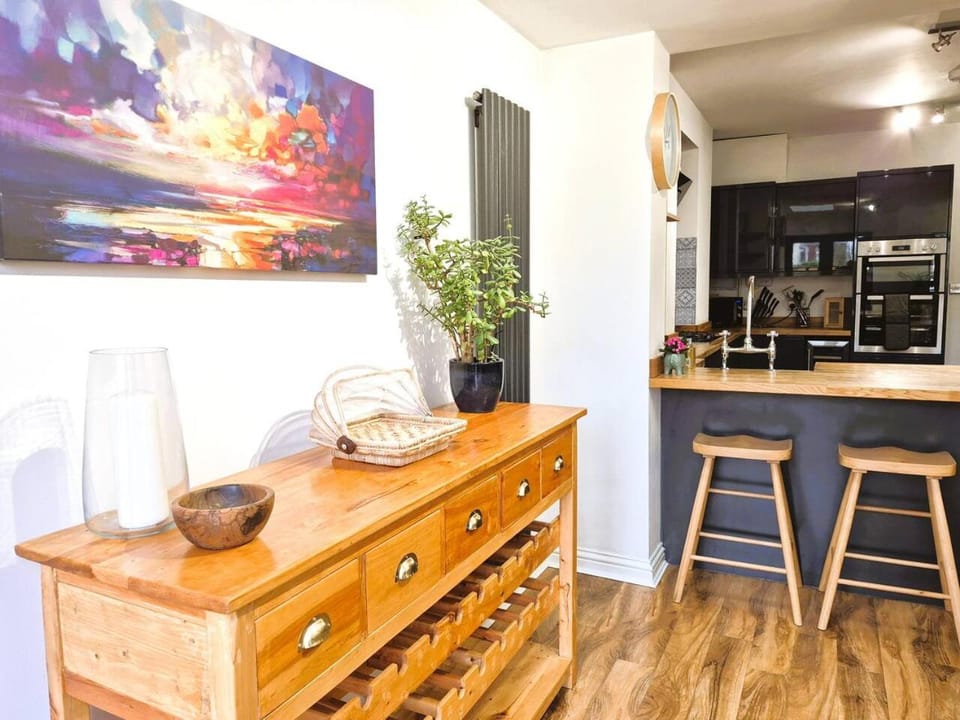 Stylish Karibu House with Free Parking & Walk to City House in Salisbury