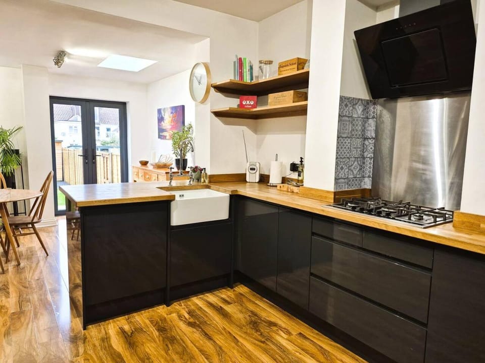 Stylish Karibu House with Free Parking & Walk to City House in Salisbury