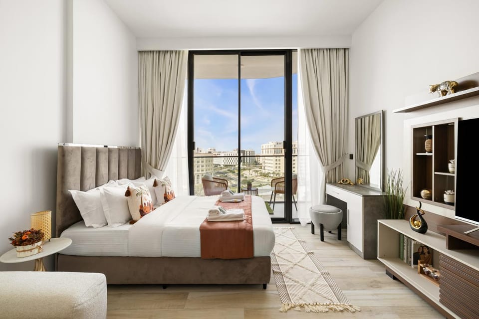 Chic Studio with Balcony & Pool in Oxford Gardens Apartment in Dubai