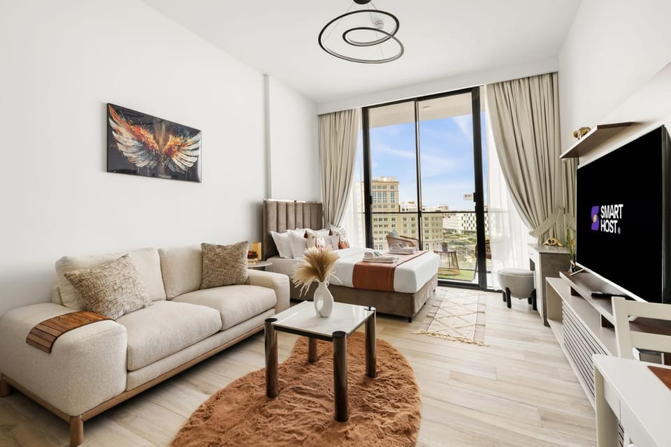 Chic Studio with Balcony & Pool in Oxford Gardens Apartment in Dubai