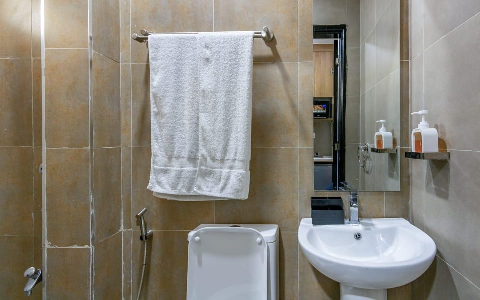 Toilet, Bathroom, towels