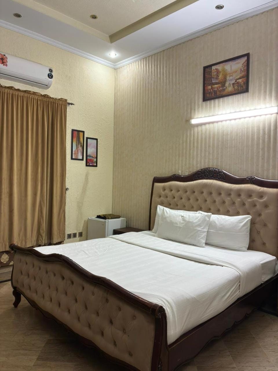 Bed, Photo of the whole room, Bedroom