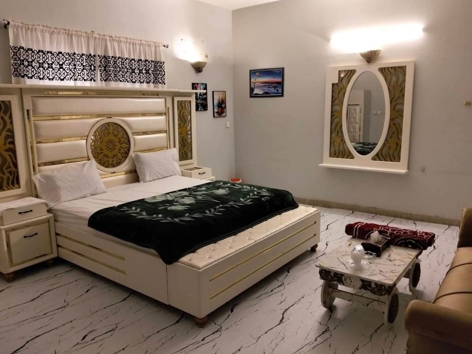 Family Guest House Bed and Breakfast in Karachi