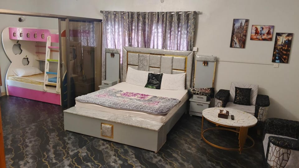 Family Guest House Bed and Breakfast in Karachi
