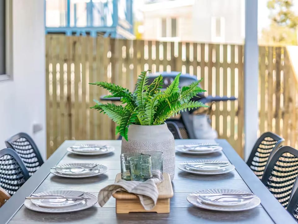 Patio, Dining area