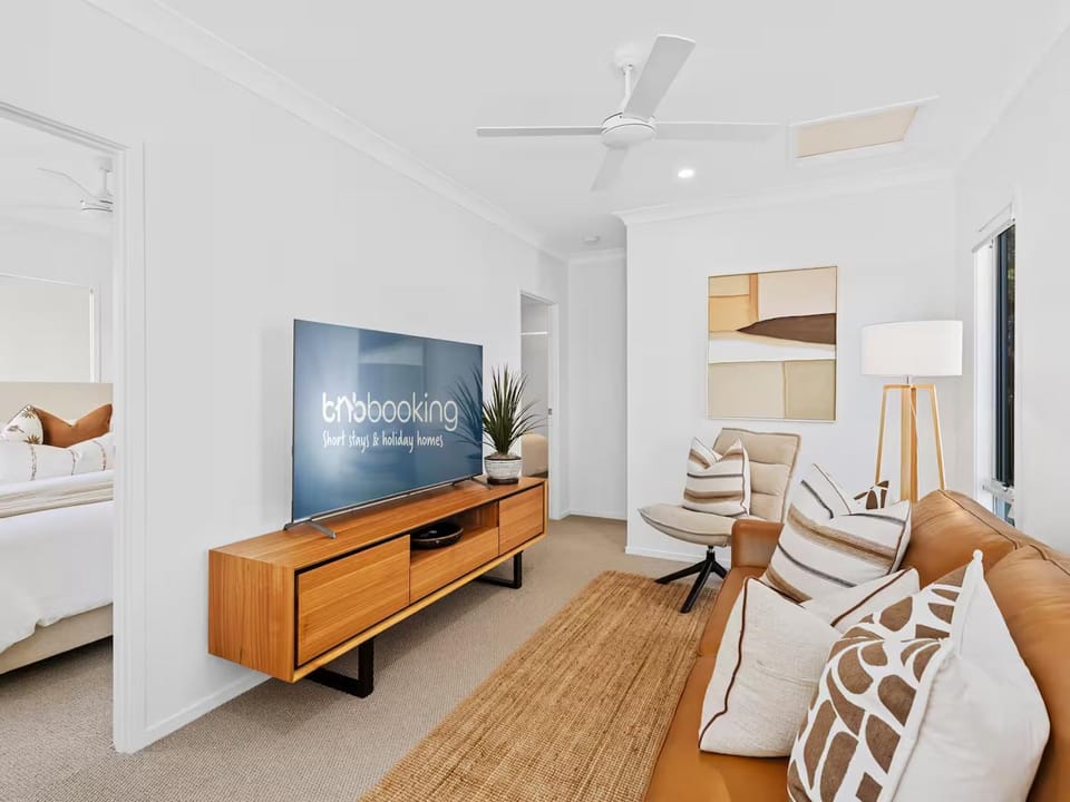 Living room, Seating area, air conditioner