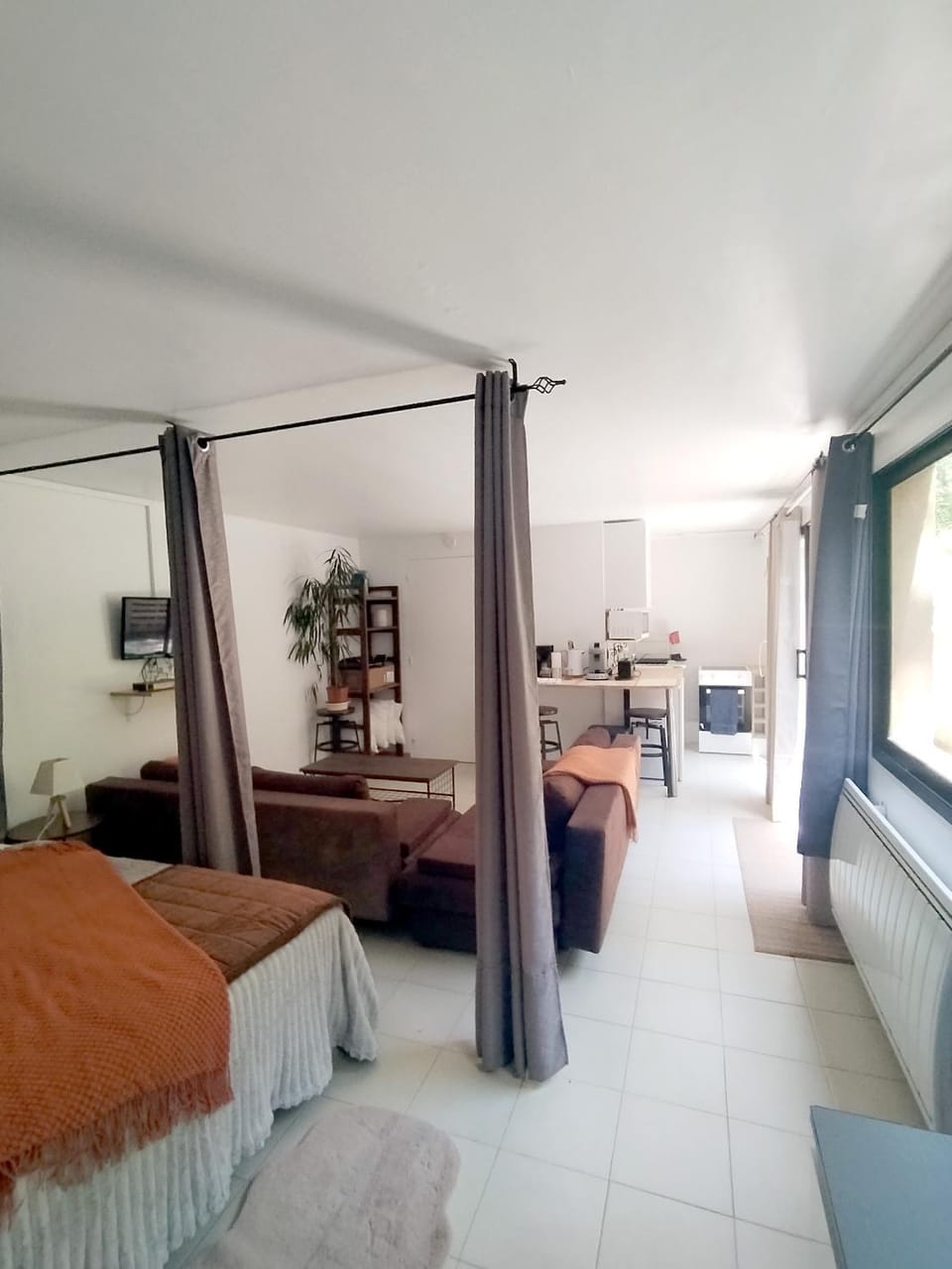 TV and multimedia, Kitchen or kitchenette, Living room, Photo of the whole room, Bedroom