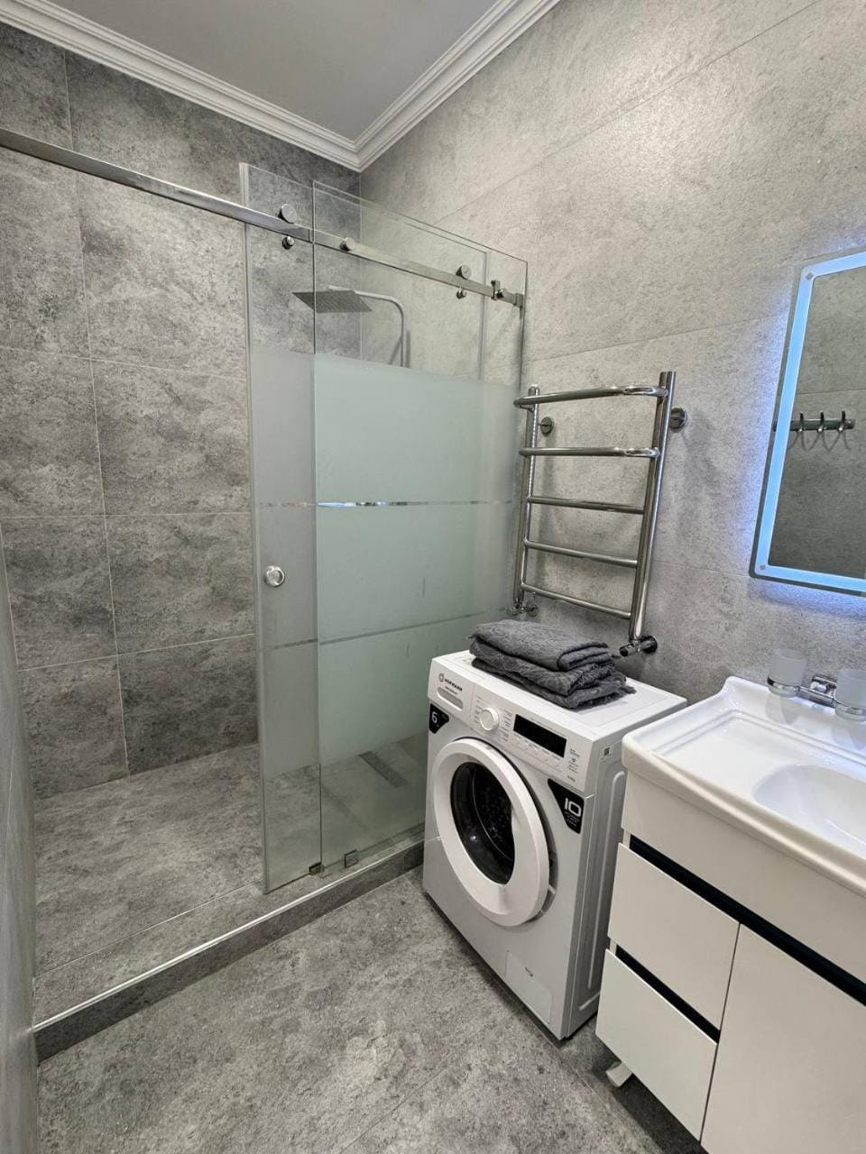 Modernstroy apartaments, Yunusabad Apartment in Europe