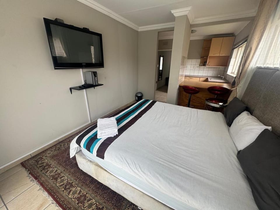Finch Luxury Suites Apartment in Roodepoort