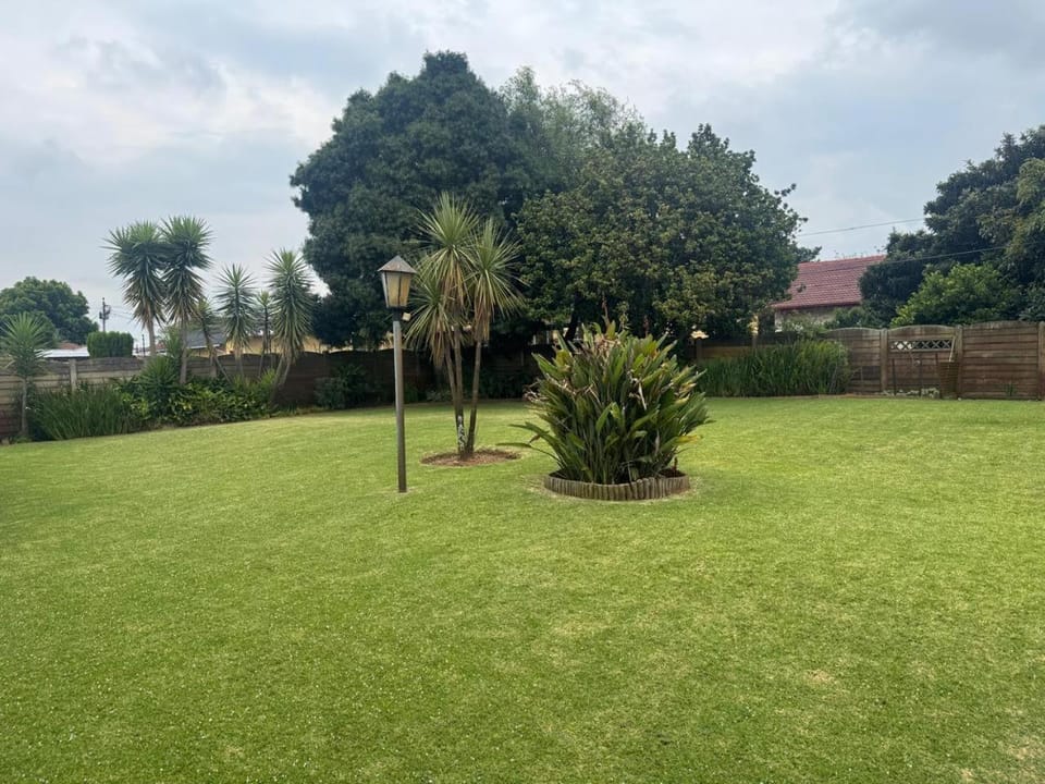 Finch Luxury Suites Apartment in Roodepoort