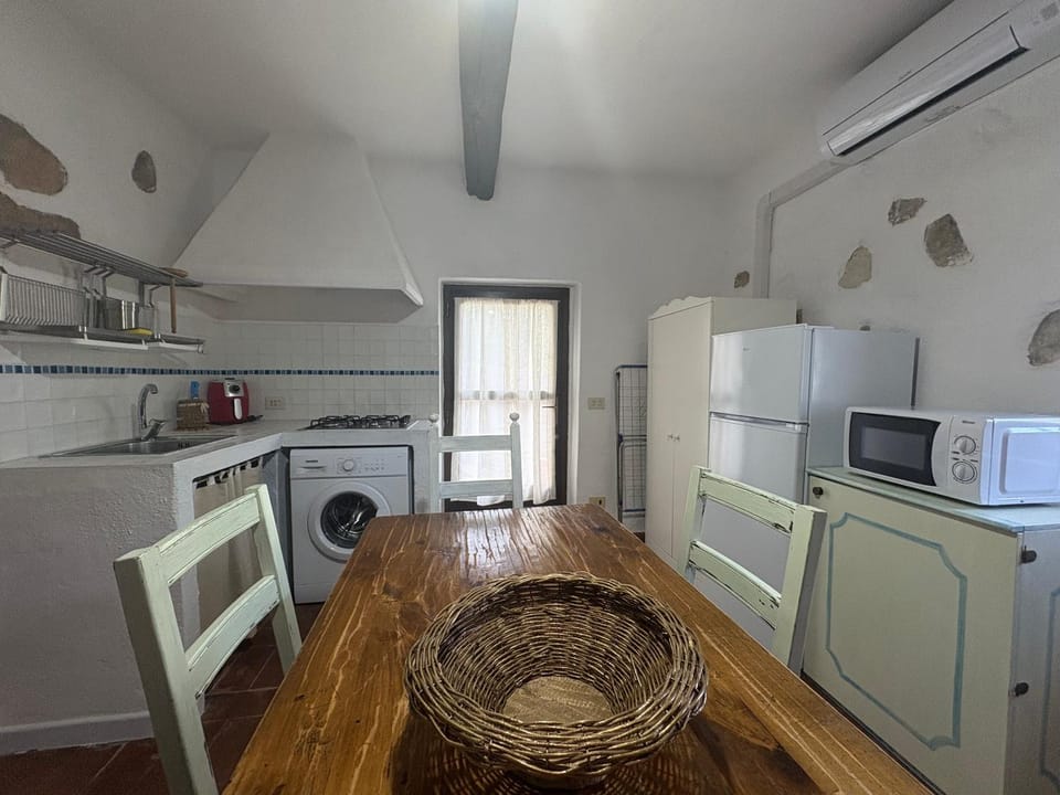 Kitchen or kitchenette, stove, washing machine