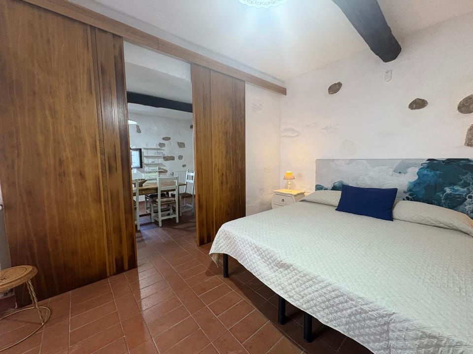 Bed, Living room, Photo of the whole room, Bedroom