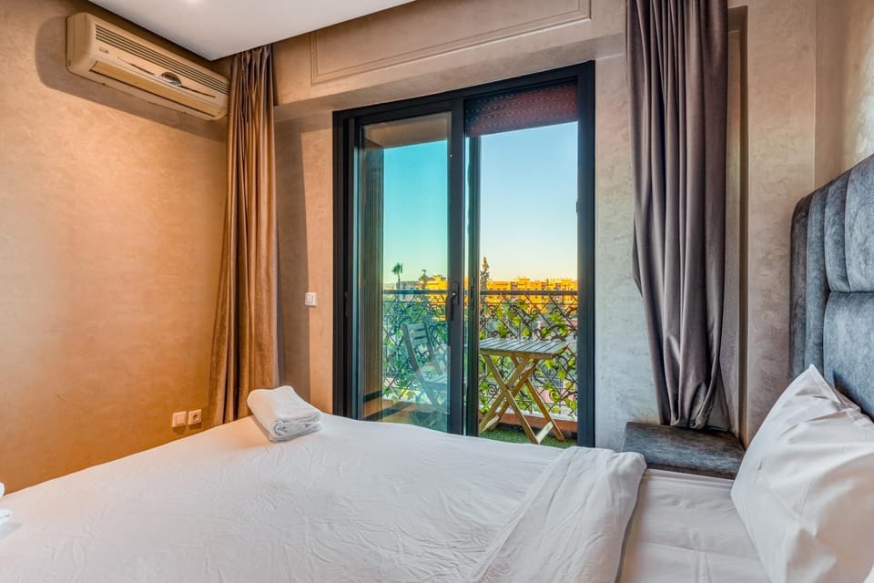 Bed, View (from property/room), Balcony/Terrace, Photo of the whole room, Bedroom