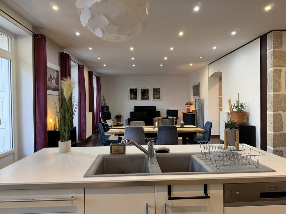 Kitchen or kitchenette, Living room, Dining area