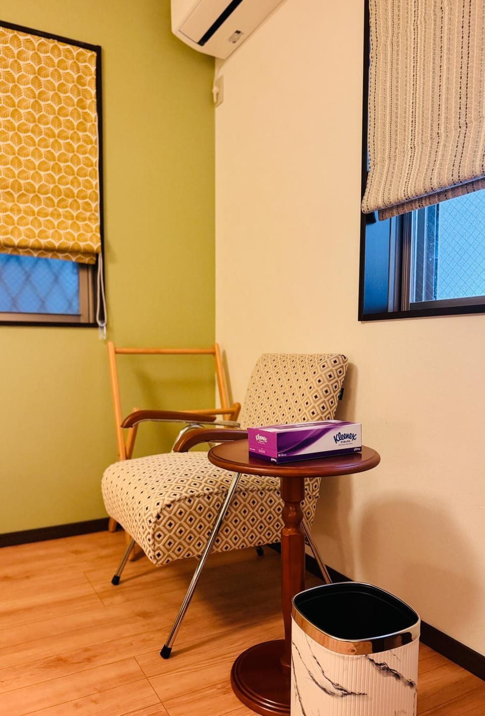 Bed, Seating area