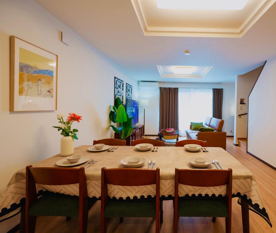 Living room, Seating area, Dining area