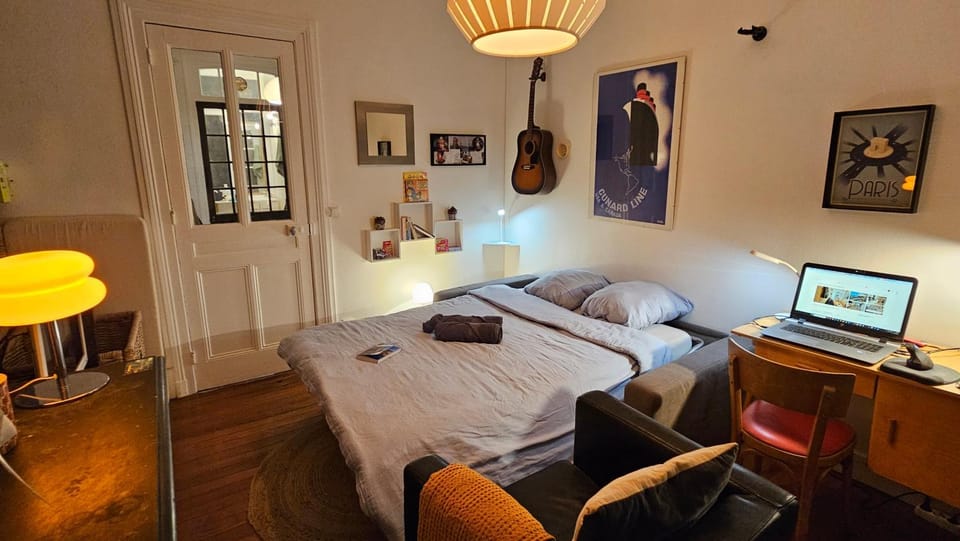 Bed, Living room, Photo of the whole room, Bedroom