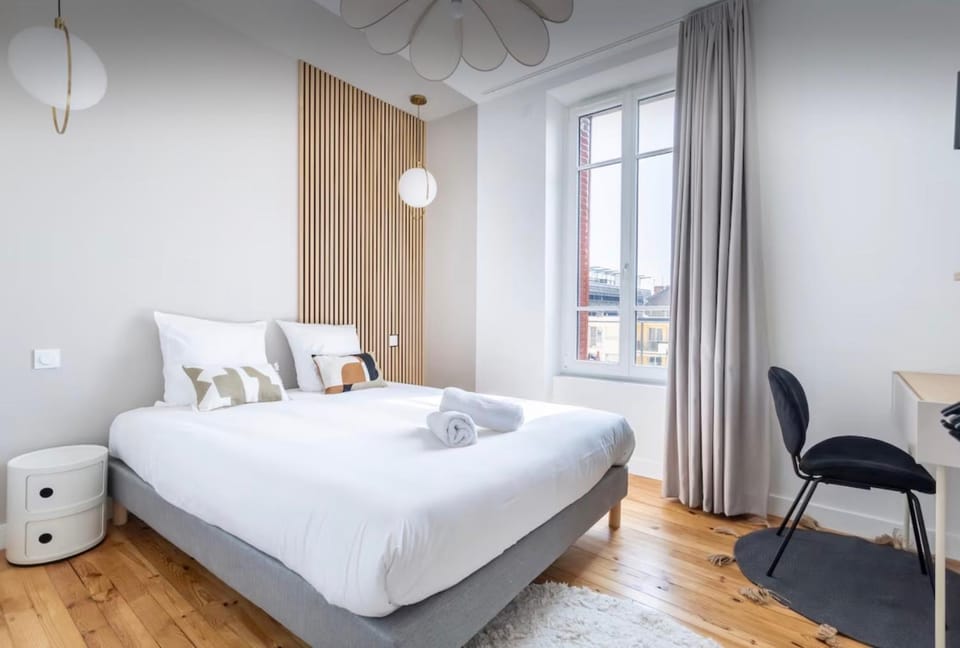 Photo of the whole room, Seating area, Bedroom