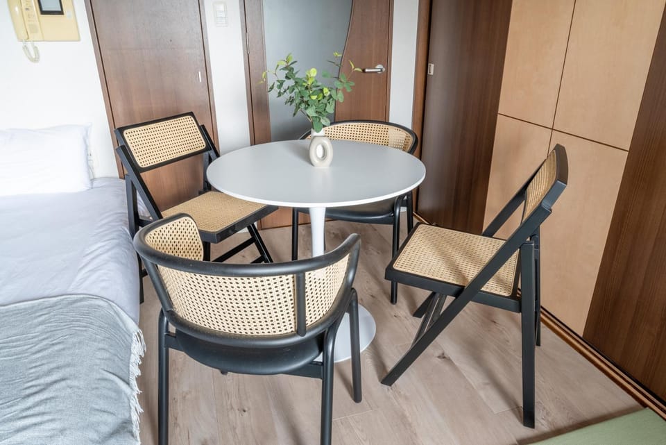 Bed, Living room, Photo of the whole room, Seating area, Dining area
