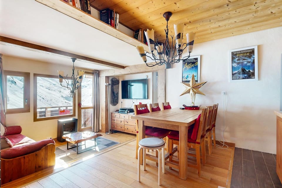 Communal lounge/ TV room, TV and multimedia, Kitchen or kitchenette, Living room, Seating area, Dining area