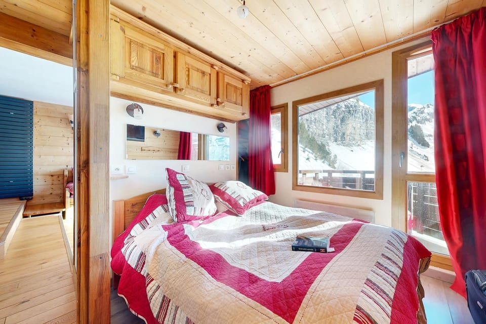 Bed, Photo of the whole room, Bedroom, wardrobe