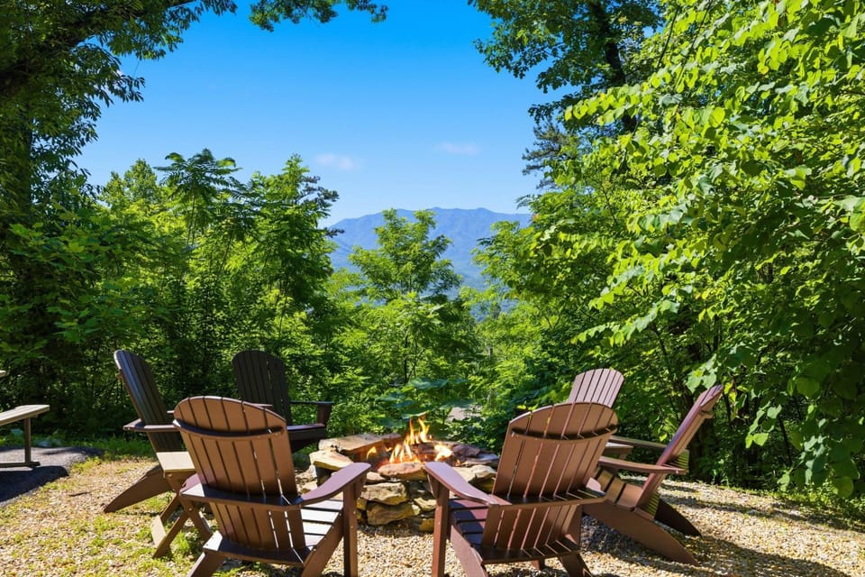 A Tree Top View home House in Gatlinburg