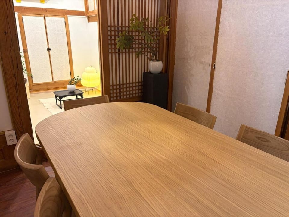 Seating area, Dining area