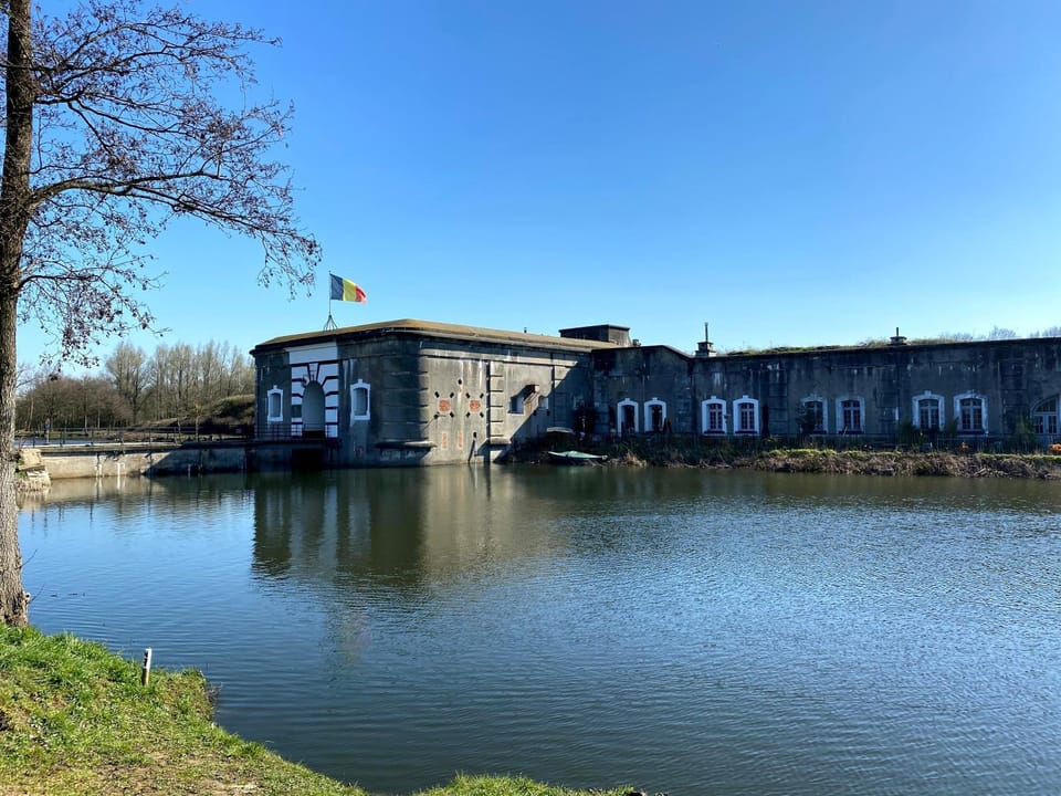 Erflogies Fort Liezele Hotel in Flanders