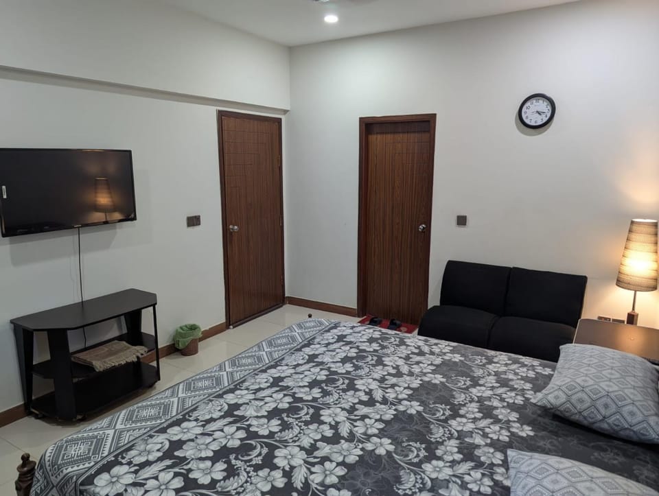 Fully furnished paying guest accommodation Vacation rental in Karachi