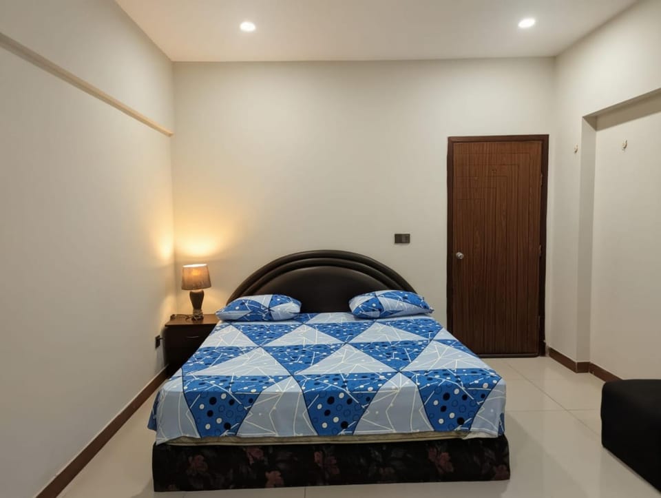 Fully furnished paying guest accommodation Vacation rental in Karachi