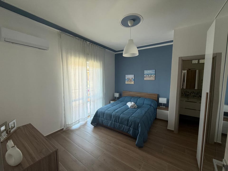Bed, Area and facilities, wardrobe