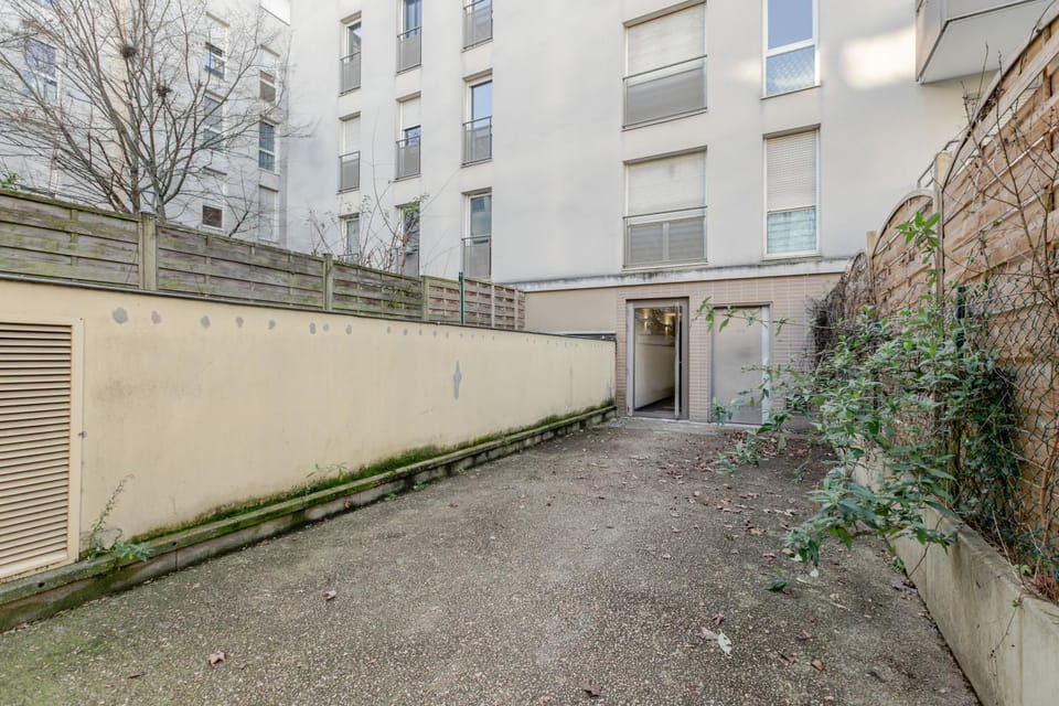 L'échappée Parisienne Apartment in Saint-Denis, France