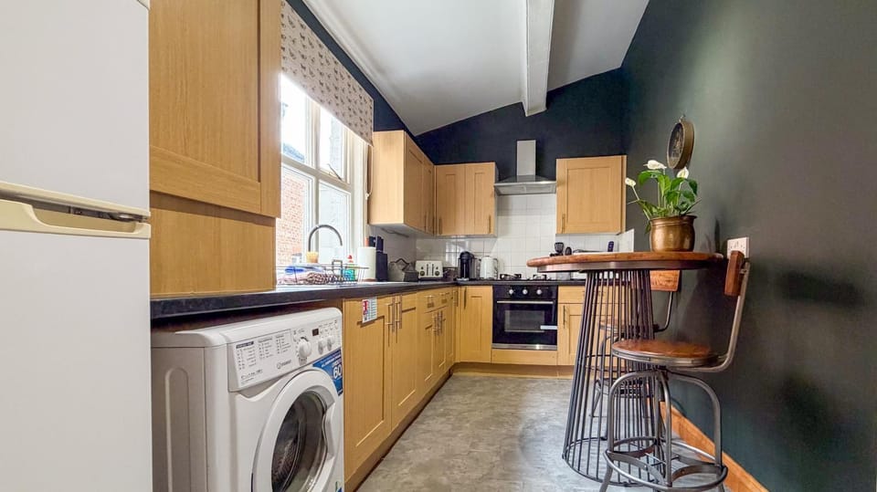 Kitchen or kitchenette, oven, stove, toaster, washing machine