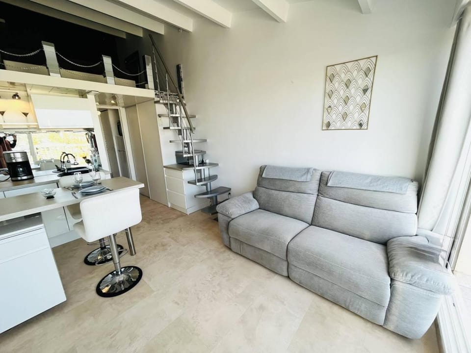 Studio mezzanine 2 couchages CAP D'AGDE NATURISME CN010-593 Apartment in Agde