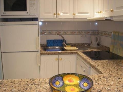 Homely Skol Apartment - Pool & Sea Views Apartment in Marbella