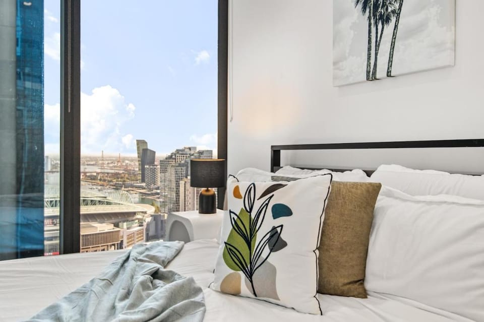 High Rise CBD Retreat Cozy 1BR Pool, Gym, Sauna Apartment in Melbourne