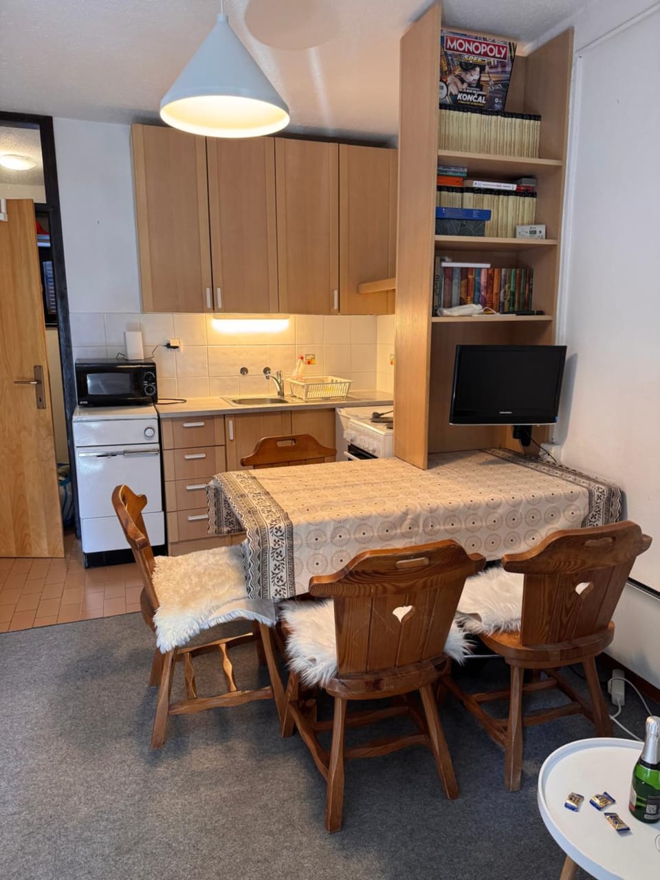 Kitchen or kitchenette