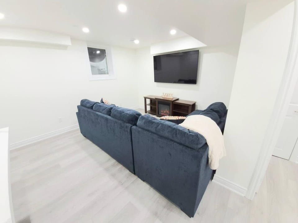 Communal lounge/ TV room, TV and multimedia, Living room