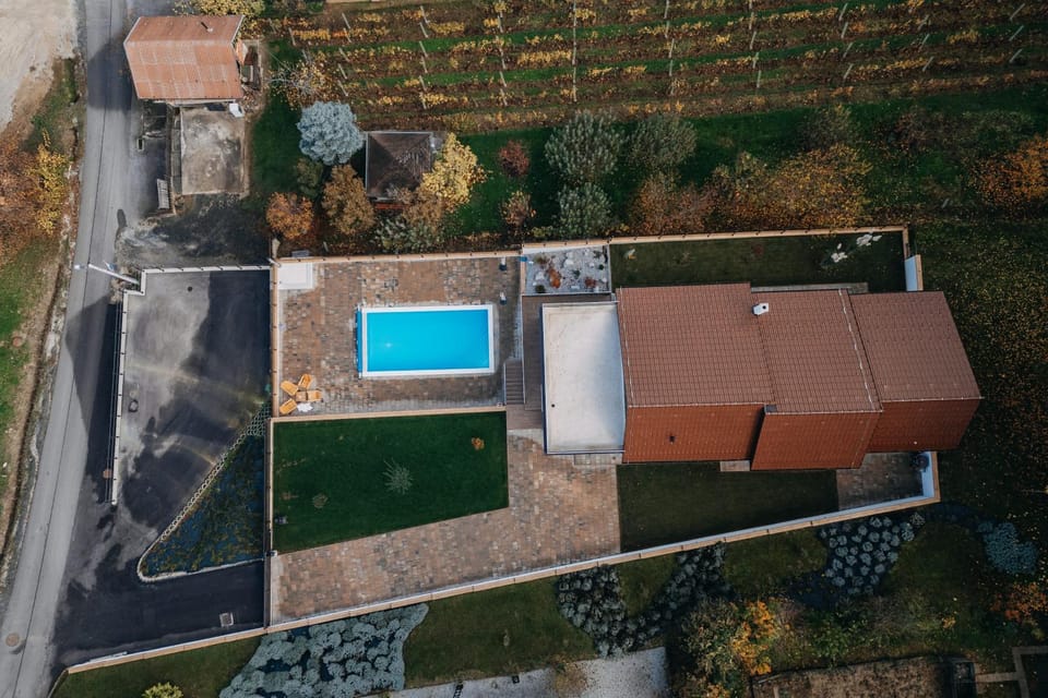 Property building, Bird's eye view, Swimming pool