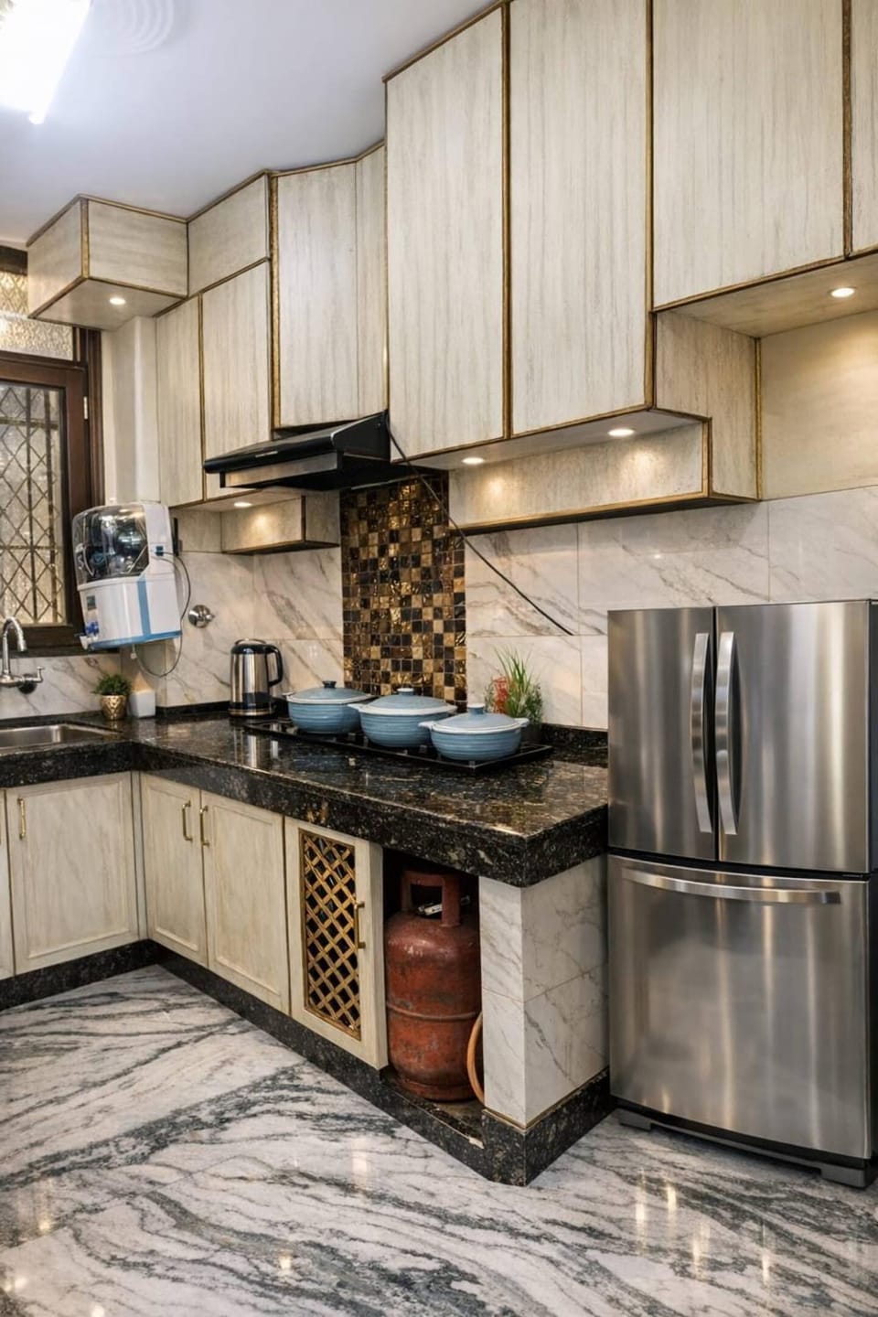 Kitchen or kitchenette, dishwasher, stove