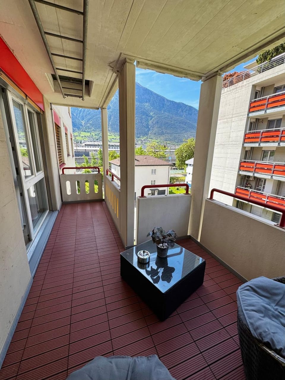 Property building, View (from property/room), Balcony/Terrace, Seating area, Mountain view