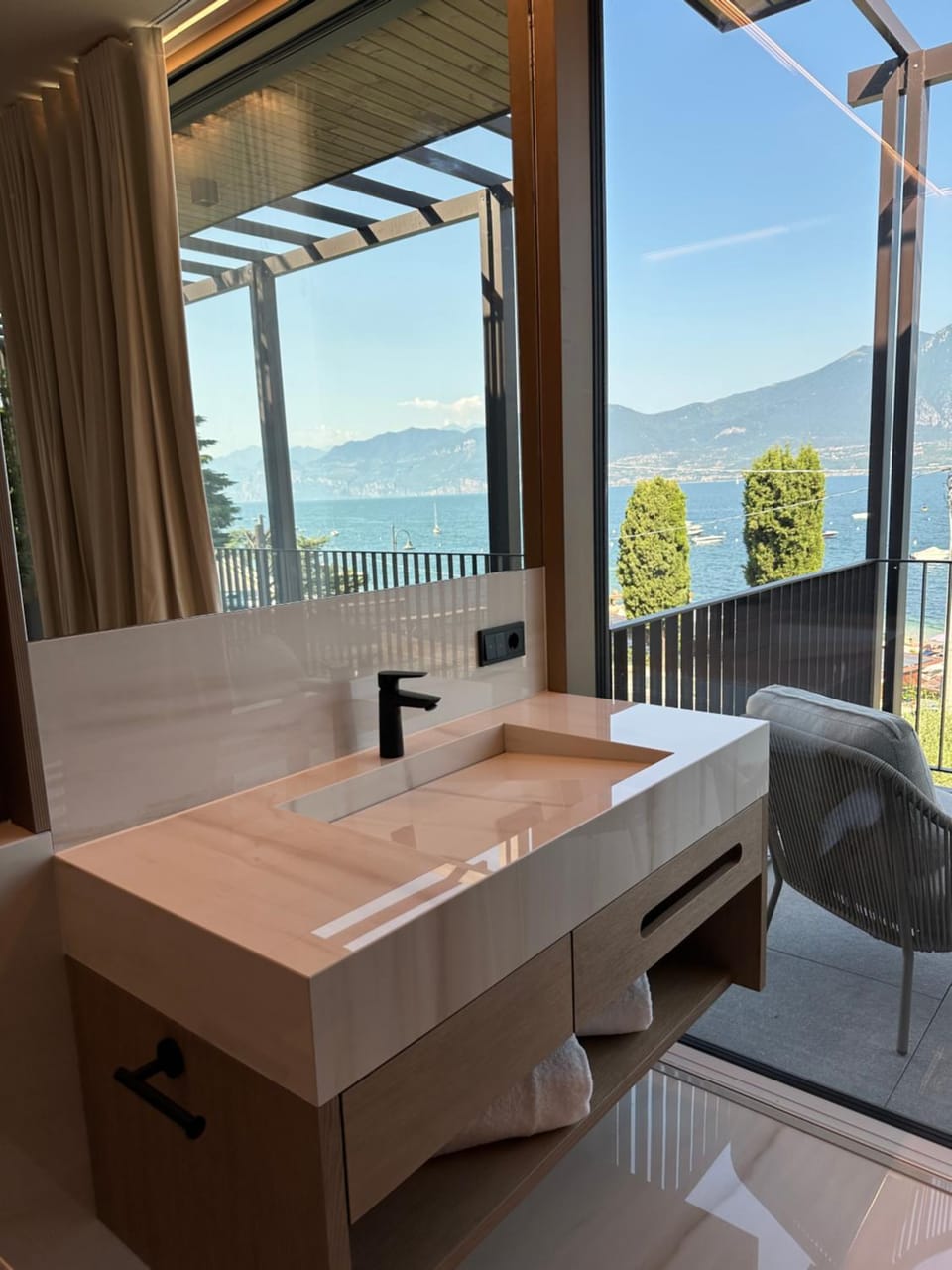 Luxury Apartments La Baia - Penthouse Apartment in Torri del Benaco