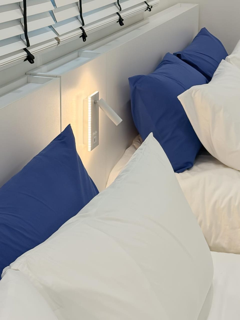 Bed, Bedroom, air conditioner
