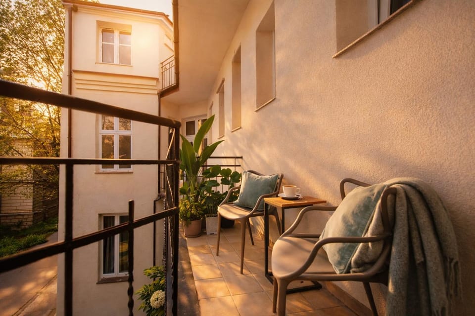 Balcony/Terrace, Decorative detail, Seating area