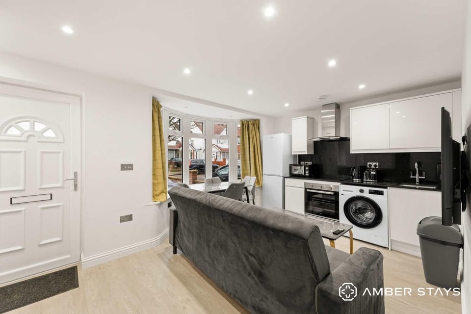 Living room, Seating area, Dining area, oven, dryer
