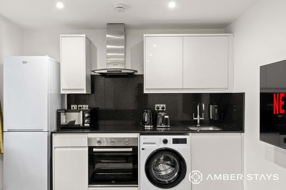 Kitchen or kitchenette, dishwasher, toaster, washing machine