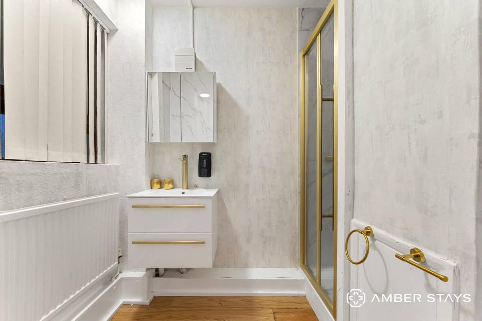 Bathroom, Kitchen or kitchenette