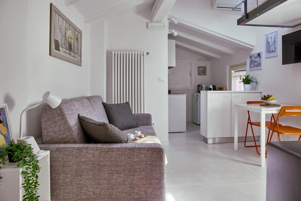 Essential by TSS' - Downtown, Wifi, Quiet Apartment in Trentino-South Tyrol