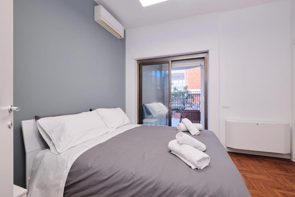 Bed, Photo of the whole room, Bedroom, towels, air conditioner